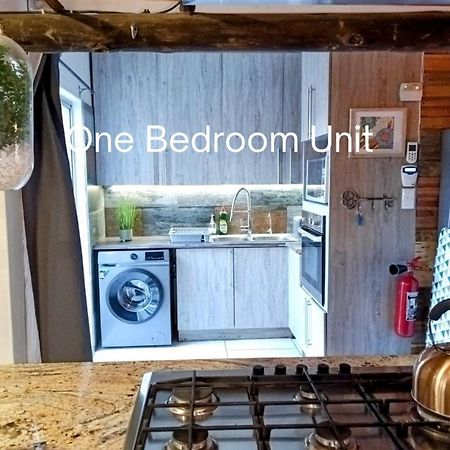 Bateleur Self Catering Cc Apartment Уиндхоек Екстериор снимка