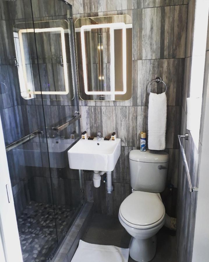 Bateleur Self Catering Cc Apartment Уиндхоек Екстериор снимка