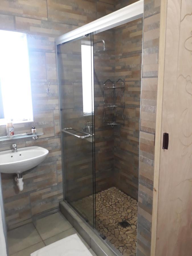 Bateleur Self Catering Cc Apartment Уиндхоек Екстериор снимка