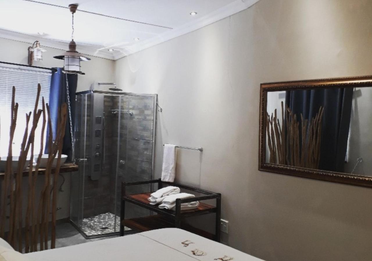 Bateleur Self Catering Cc Apartment Уиндхоек Екстериор снимка