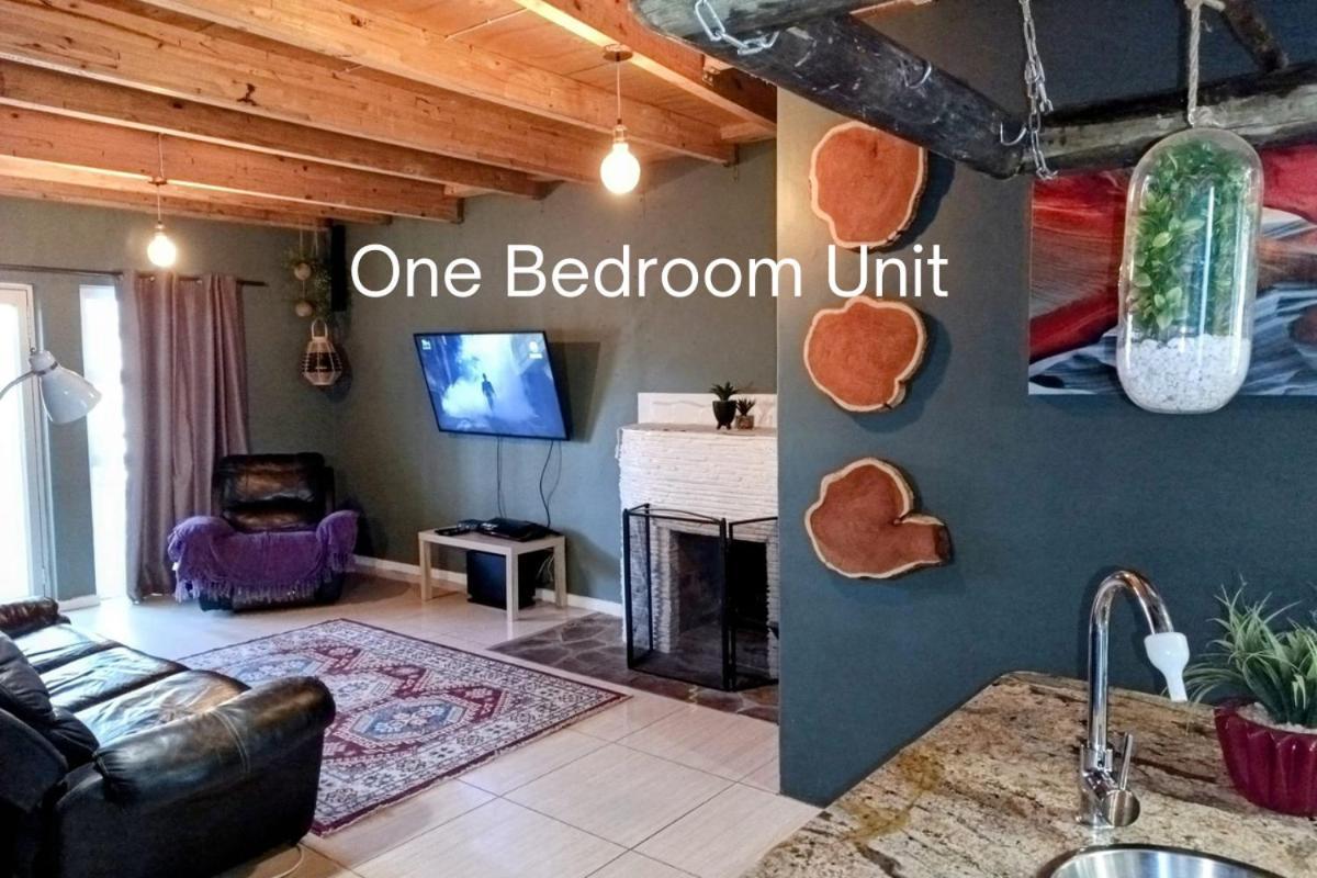 Bateleur Self Catering Cc Apartment Уиндхоек Екстериор снимка