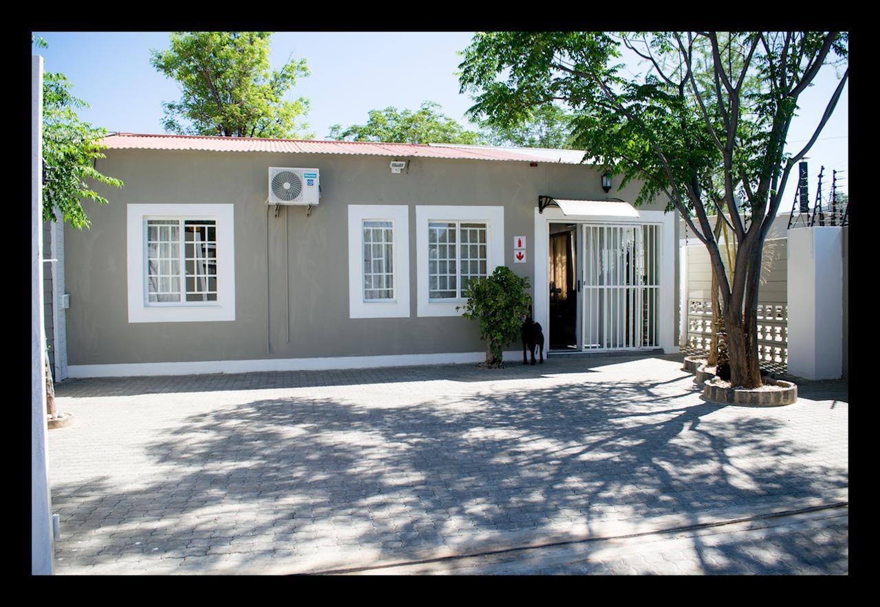 Bateleur Self Catering Cc Apartment Уиндхоек Екстериор снимка