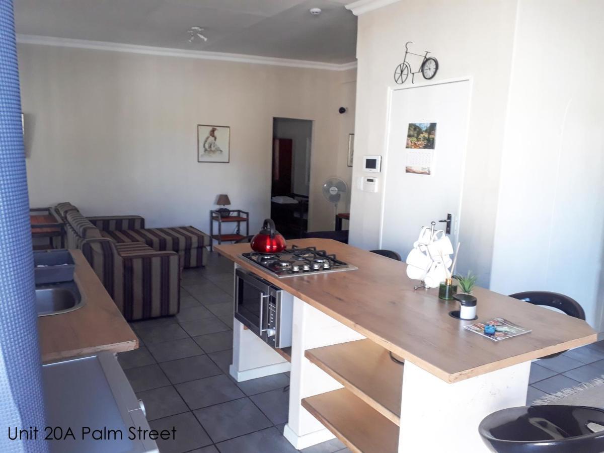 Bateleur Self Catering Cc Apartment Уиндхоек Екстериор снимка
